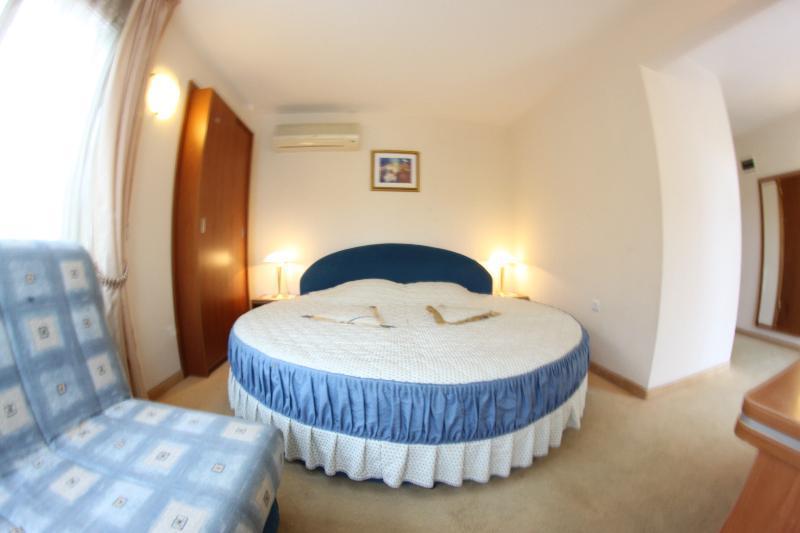 Italia Hotel ネセバル エクステリア 写真