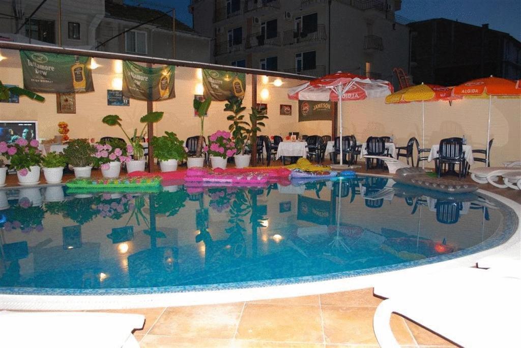 Italia Hotel ネセバル エクステリア 写真